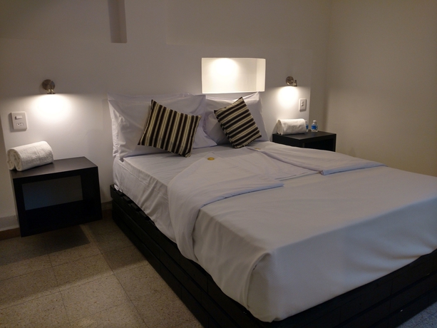 Imagen de la habitación del Hotel Suites 201. Foto 7