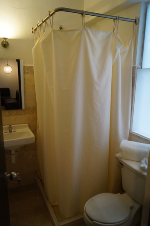 Imagen de la habitación del Hotel Suites 201. Foto 12