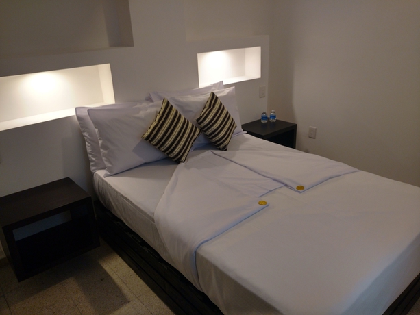 Imagen de la habitación del Hotel Suites 201. Foto 15