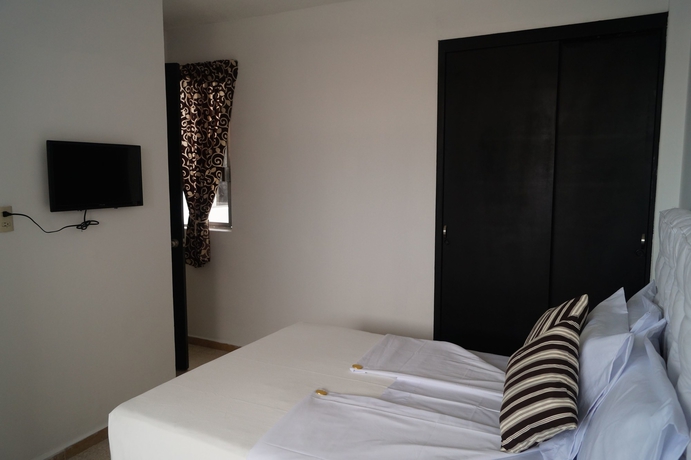 Imagen de la habitación del Hotel Suites 201. Foto 19