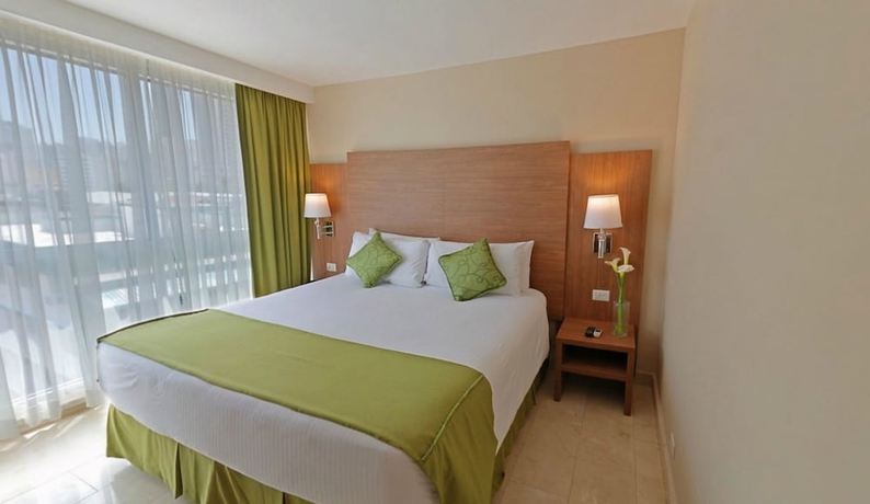 Imagen de la habitación del Hotel Suites Ambassador. Foto 2