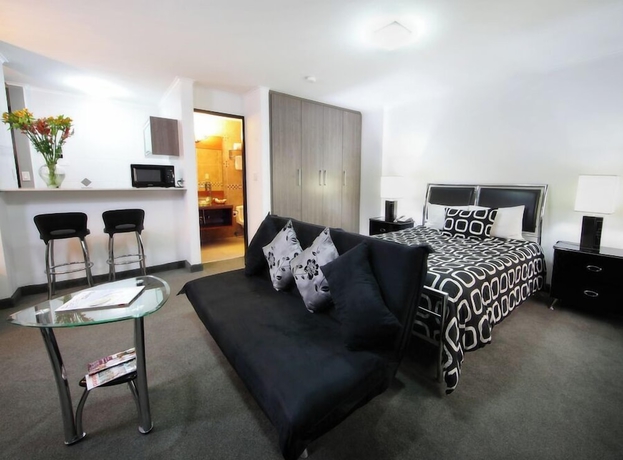Imagen de la habitación del Hotel Suites Ambassador. Foto 3