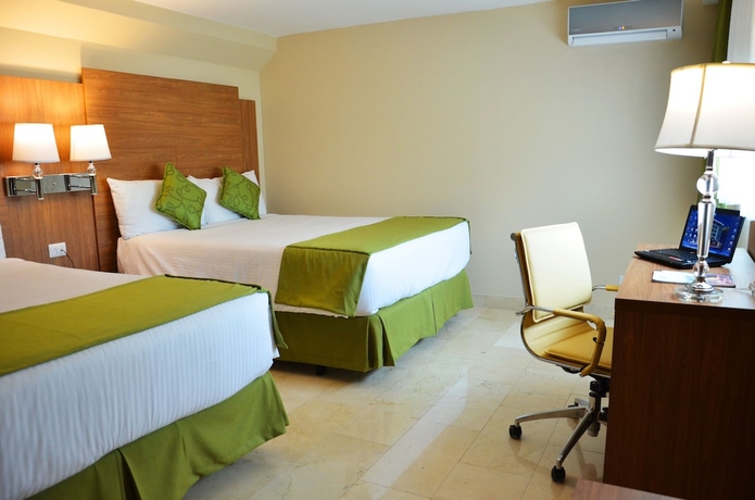 Imagen de la habitación del Hotel Suites Ambassador. Foto 6