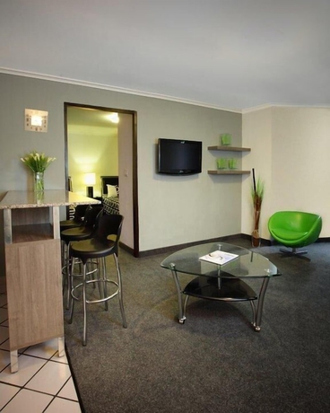 Imagen de la habitación del Hotel Suites Ambassador. Foto 10