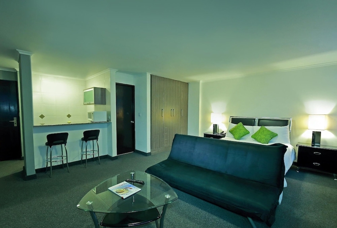 Imagen de los interiores del Hotel Suites Ambassador. Foto 13