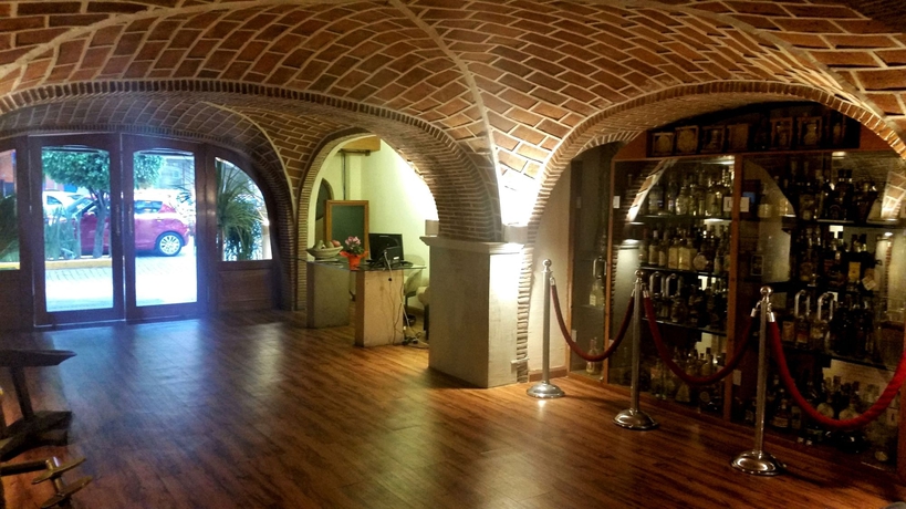 Imagen del bar/restaurante del Hotel Suites Amberes. Foto 3