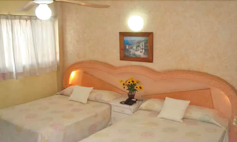 Imagen de la habitación del Hotel Suites Angelopolis. Foto 3
