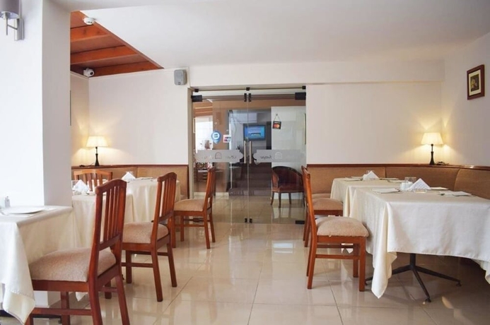 Imagen del bar/restaurante del Hotel Suites Antique Apart. Foto 3