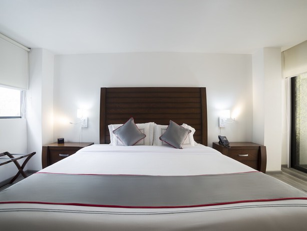 Imagen de la habitación del Hotel Suites Arboleda 215. Foto 16