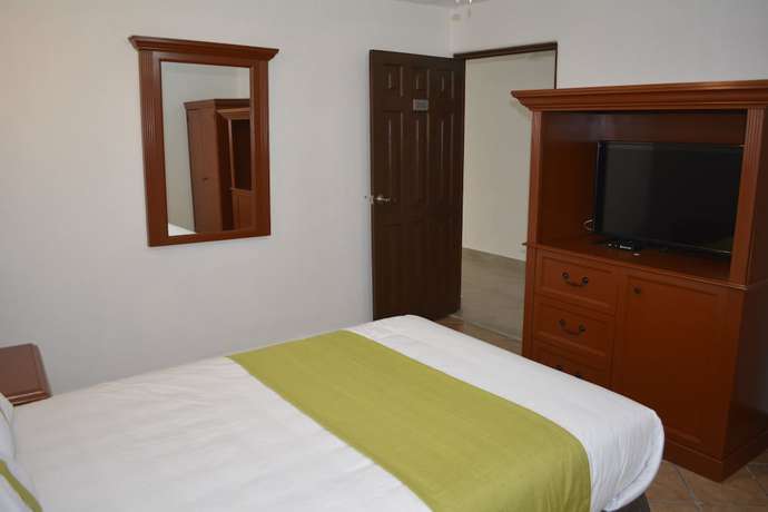 Imagen de la habitación del Hotel Suites Bajio. Foto 4