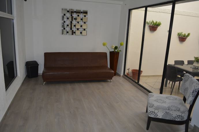 Imagen de la habitación del Hotel Suites Bajio. Foto 11