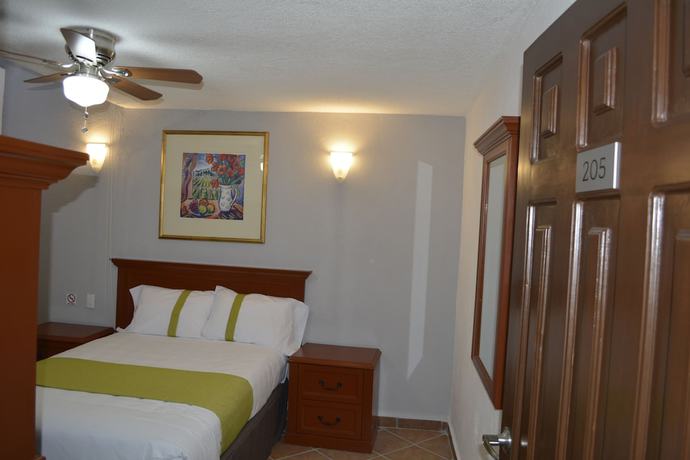 Imagen de la habitación del Hotel Suites Bajio. Foto 12