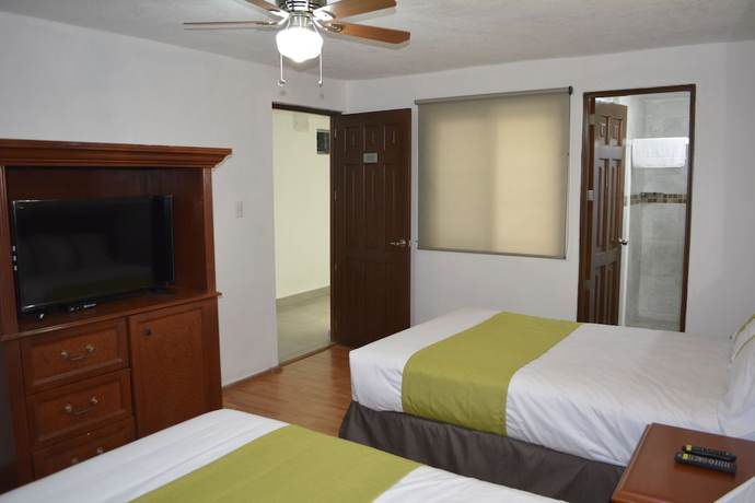 Imagen de la habitación del Hotel Suites Bajio. Foto 13