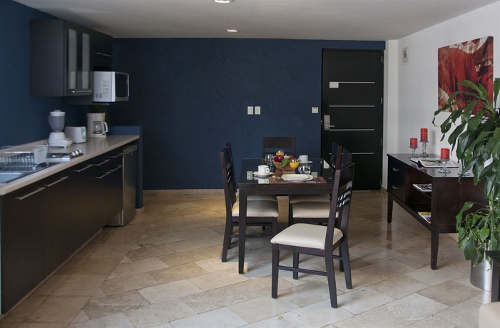 Imagen de la habitación del Hotel Suites Berna Doce. Foto 6