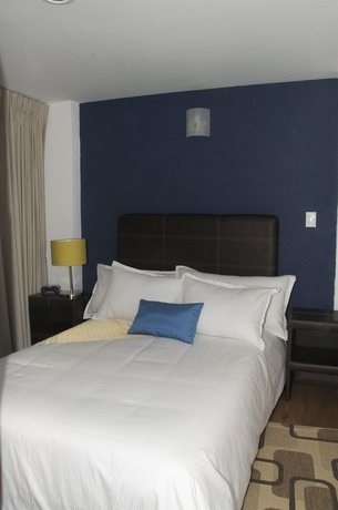 Imagen de la habitación del Hotel Suites Berna Doce. Foto 7