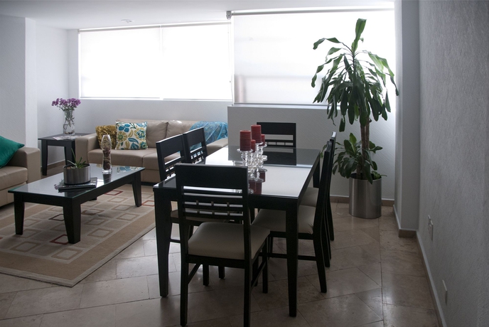 Imagen de la habitación del Hotel Suites Berna Doce. Foto 9