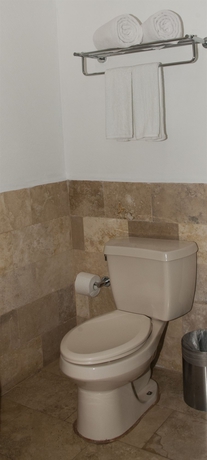 Imagen de la habitación del Hotel Suites Berna Doce. Foto 10