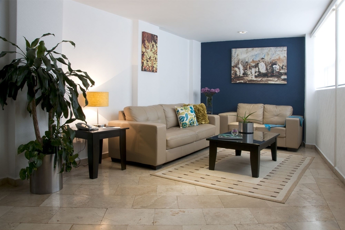 Imagen de los interiores del Hotel Suites Berna Doce. Foto 11