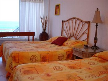 Imagen de la habitación del Hotel Suites Brisas. Foto 3