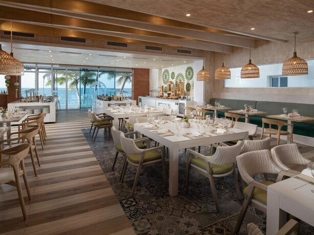 Imagen del bar/restaurante del Hotel Suites Cabarete. Foto 14