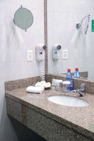 Imagen de la habitación del Hotel Suites Camino Real. Foto 6