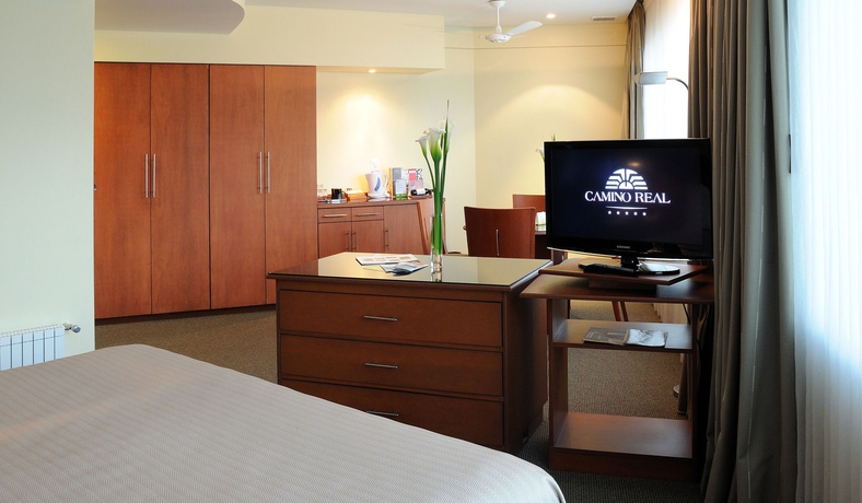 Imagen de la habitación del Hotel Suites Camino Real. Foto 12