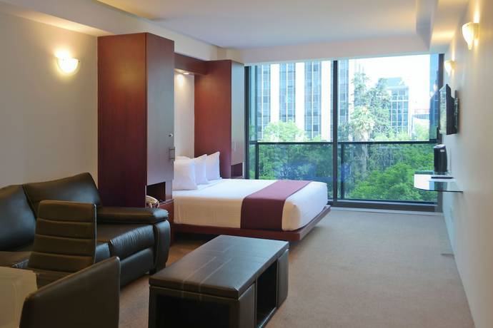 Imagen de la habitación del Hotel Suites Capri Reforma Angel. Foto 6
