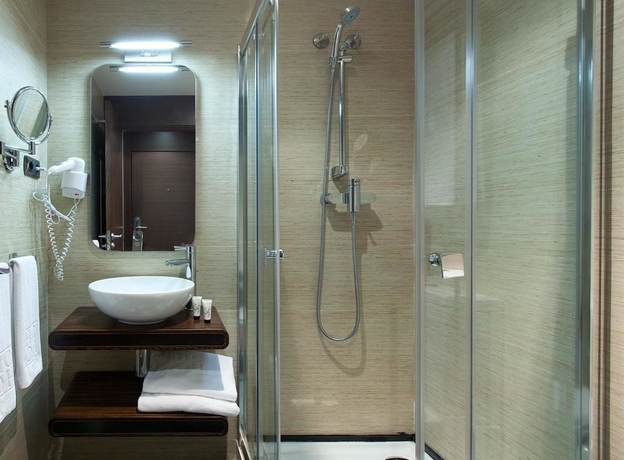 Imagen de la habitación del Hotel Suites Center Barcelona. Foto 4