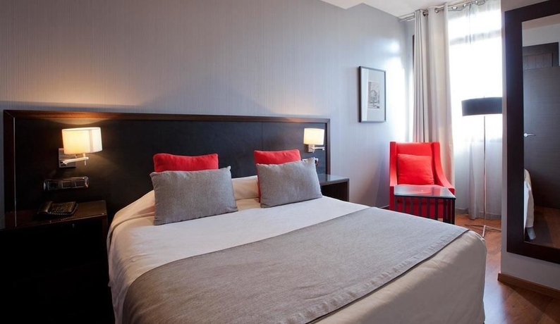 Imagen de la habitación del Hotel Suites Center Barcelona. Foto 5