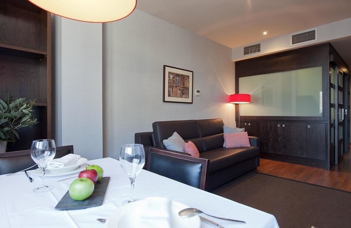 Imagen de la habitación del Hotel Suites Center Barcelona. Foto 7