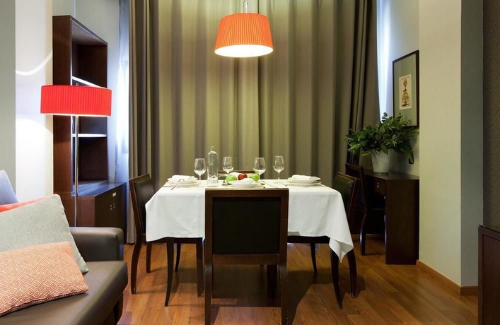 Imagen de la habitación del Hotel Suites Center Barcelona. Foto 8