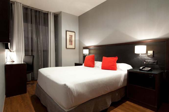 Imagen de la habitación del Hotel Suites Center Barcelona. Foto 10