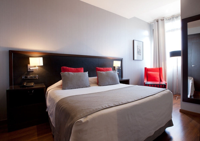 Imagen de la habitación del Hotel Suites Center Barcelona. Foto 11