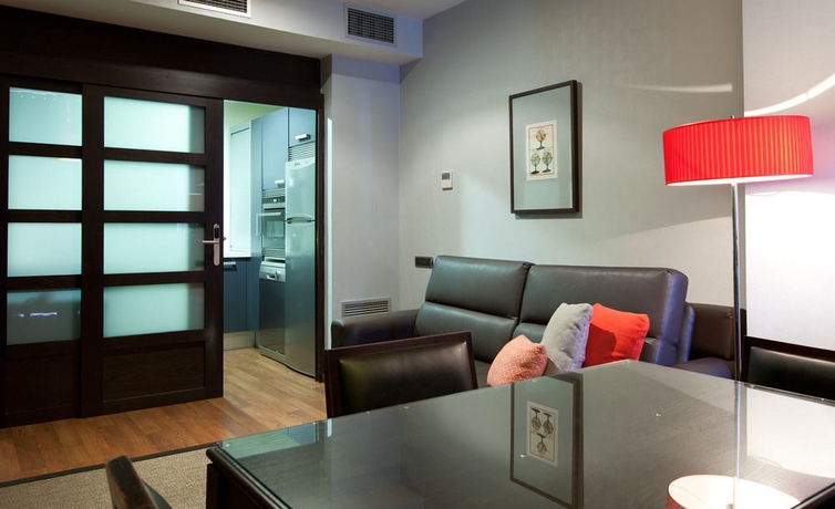 Imagen de los interiores del Hotel Suites Center Barcelona. Foto 15