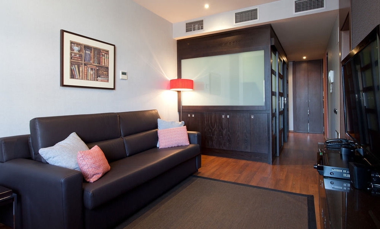 Imagen de los interiores del Hotel Suites Center Barcelona. Foto 16