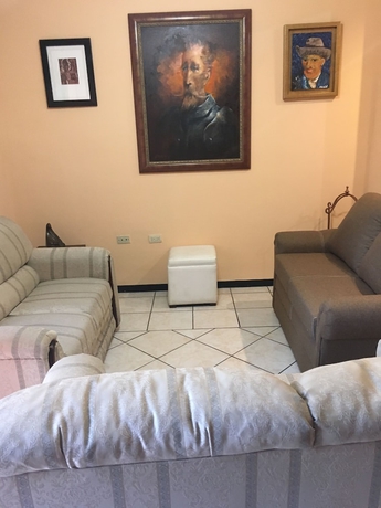 Imagen de la habitación del Hotel Suites Cervantes. Foto 7