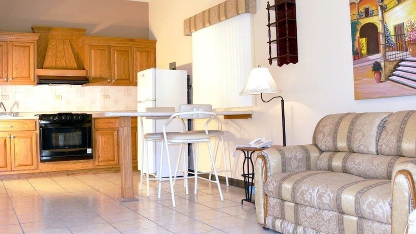 Imagen de la habitación del Hotel Suites Cervantes. Foto 8