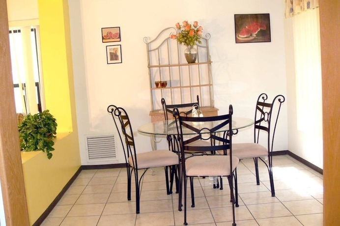 Imagen de la habitación del Hotel Suites Cervantes. Foto 9