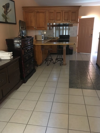 Imagen de la habitación del Hotel Suites Cervantes. Foto 10