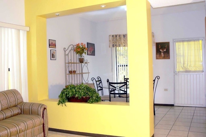 Imagen de la habitación del Hotel Suites Cervantes. Foto 14