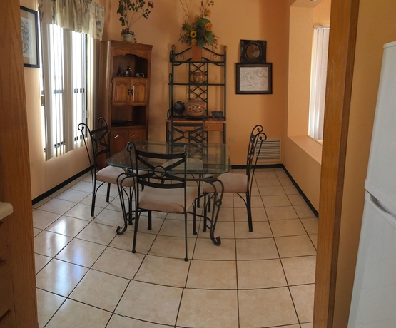 Imagen de la habitación del Hotel Suites Cervantes. Foto 15