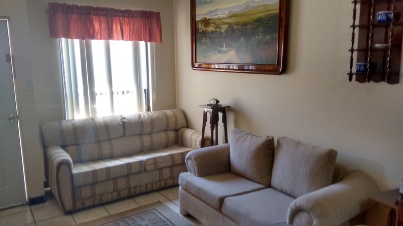 Imagen de la habitación del Hotel Suites Cervantes. Foto 17