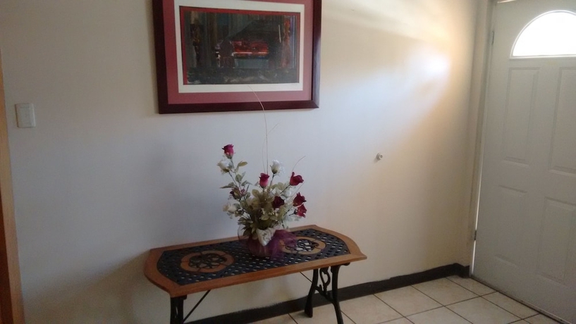 Imagen de la habitación del Hotel Suites Cervantes. Foto 18