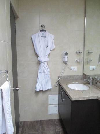 Imagen de la habitación del Hotel Suites Chico. Foto 3