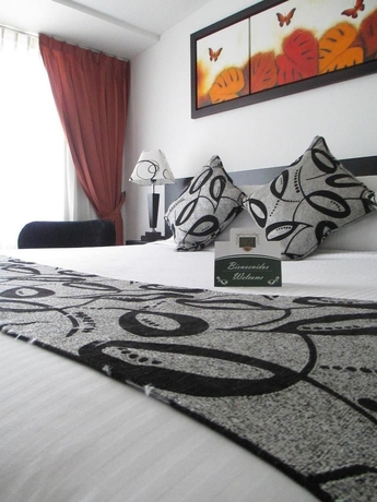 Imagen de la habitación del Hotel Suites Chico. Foto 4