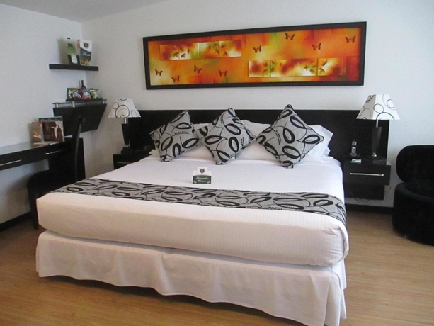 Imagen de la habitación del Hotel Suites Chico. Foto 6