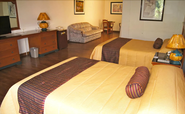 Imagen de la habitación del Hotel Suites Colibrí. Foto 10