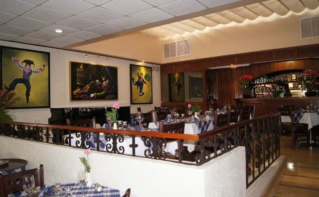Imagen del bar/restaurante del Hotel Suites Colibrí. Foto 3