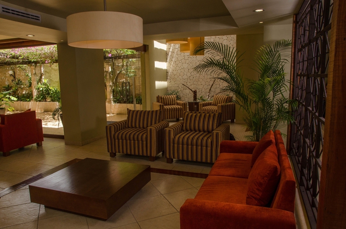 Imagen de los interiores del Hotel Suites Colonial. Foto 12