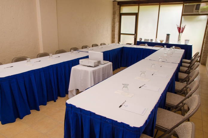 Imagen de los interiores del Hotel Suites Colonial. Foto 16